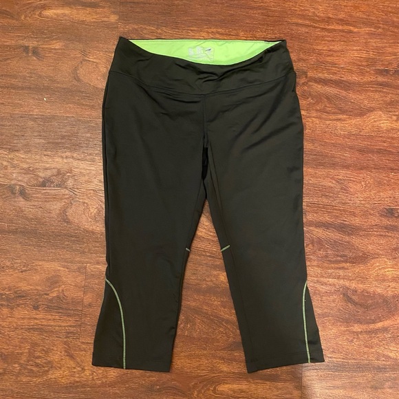 New Balance Lightning Dry black cropped leggings size L - Picture 1 of 4